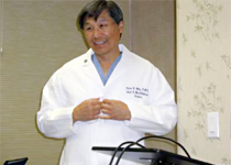 ロサンゼルスにて（国際インプラント学会会長　Dr.モイ）